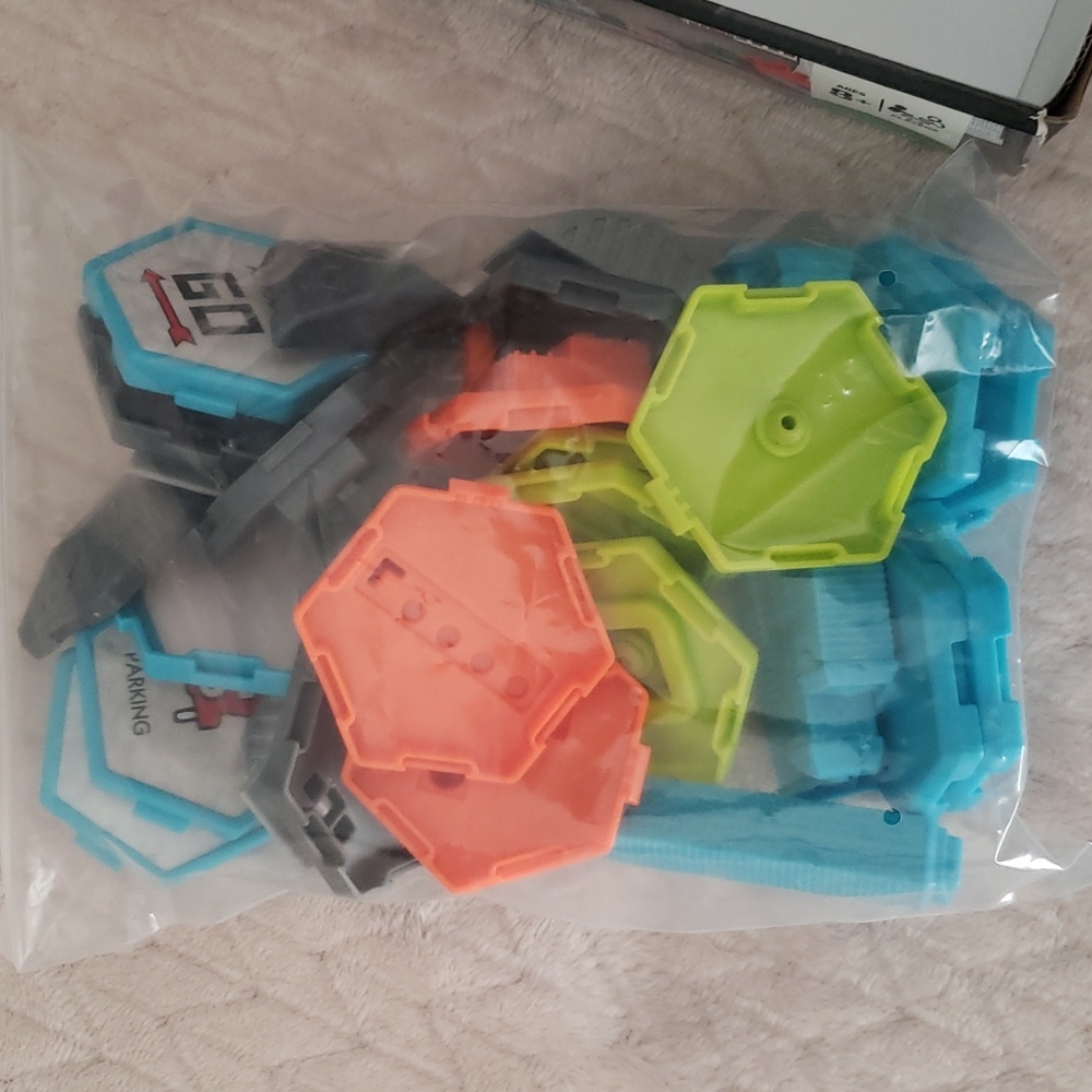 🖤 3/$15 Monopoly U-Build, Like New - Picture 5 of 7